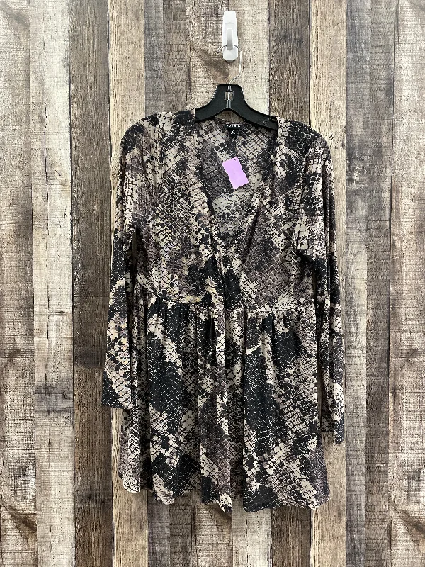 Top Long Sleeve By Torrid In Snakeskin Print, Size: L